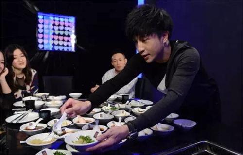 娱乐圈吃瓜节,揭秘“吃瓜节”背后的精彩瞬间 第2张 娱乐圈吃瓜节,揭秘“吃瓜节”背后的精彩瞬间 第2张