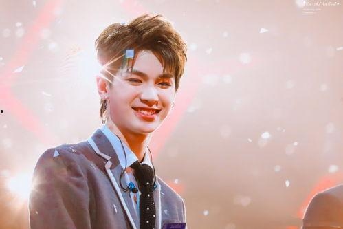 爆料黄明昊恋情视频,甜蜜视频引发网友热议 第2张 爆料黄明昊恋情视频,甜蜜视频引发网友热议 第2张